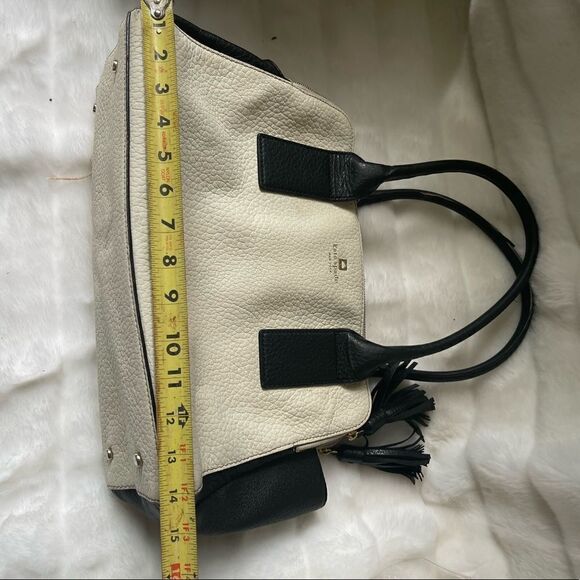 Kate Spade pebble leather beige and black shoulder bag with gold tone ac… - Picture 8 of 16